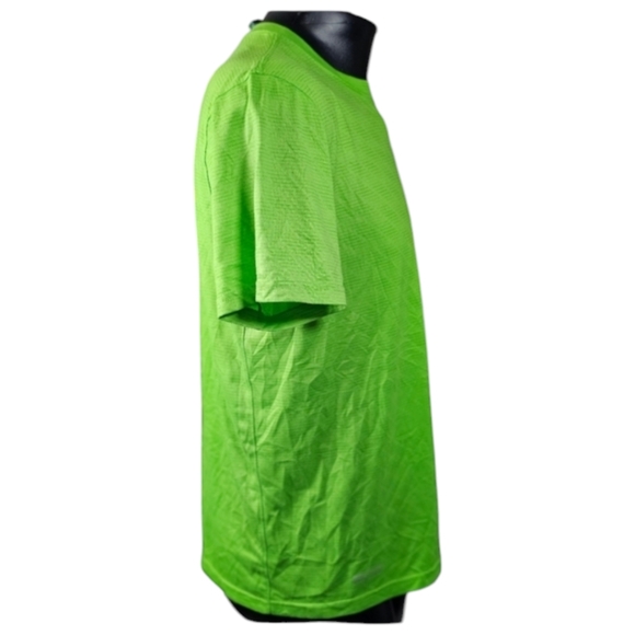 Nike Dri-Fit exercise shirt - Picture 4 of 6